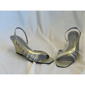 New Seychelles Women's Strappy Wedge Sandals Metallic Silver Size 6.5